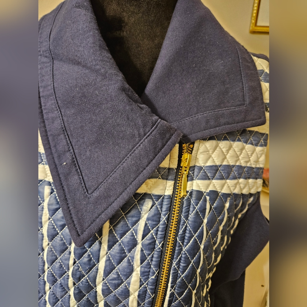 Vest - Picture 3 of 4